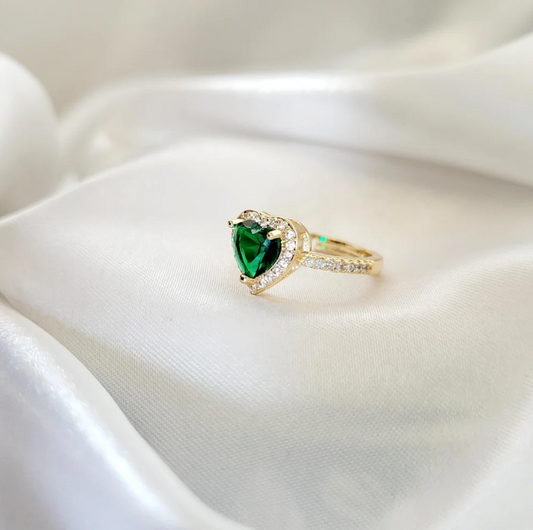 Emerald Heart Ring | Love & Healing Stone | Dainty & Elegant | Gift for Her